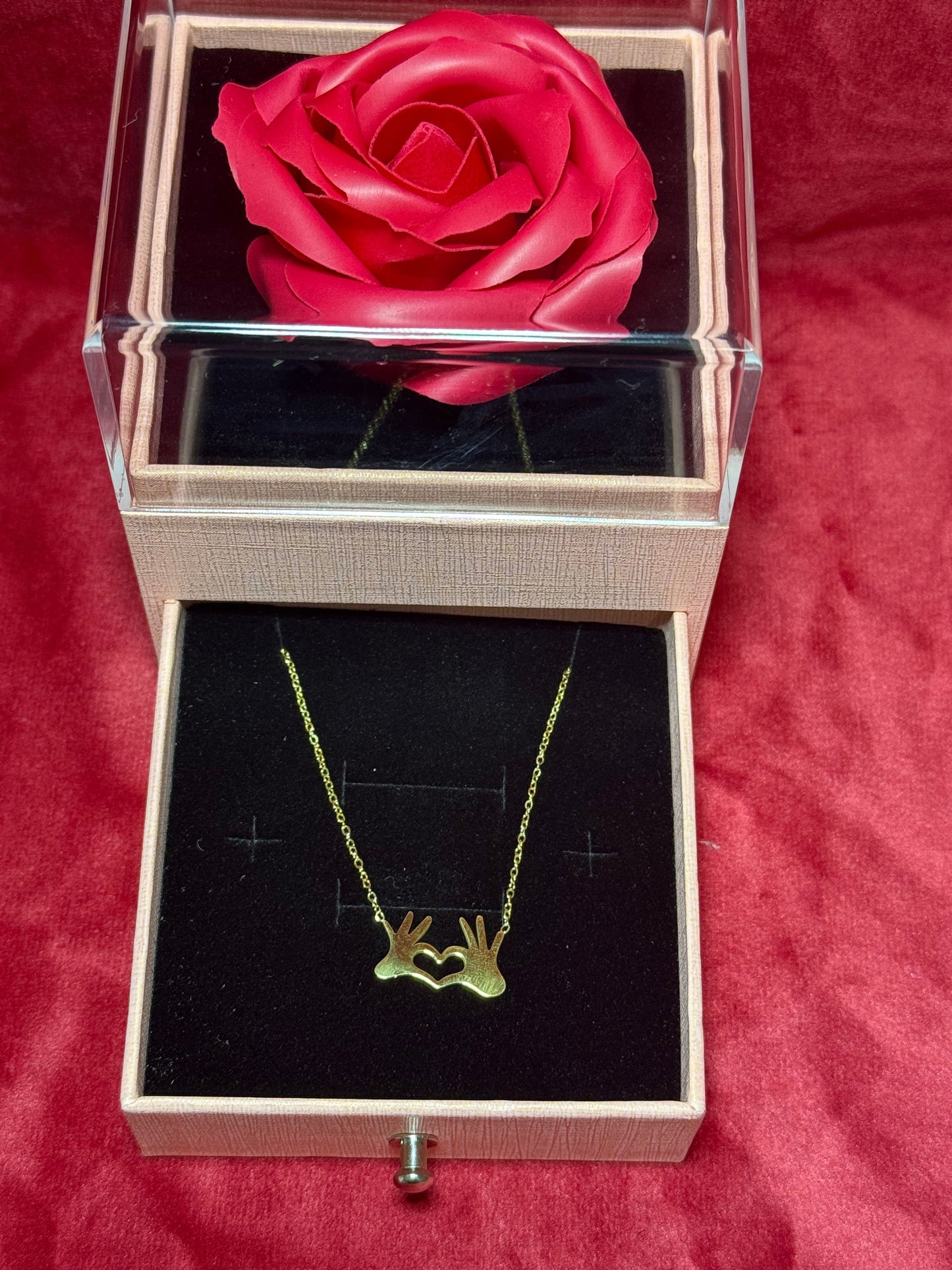 box-con-rosa-rosa-collana-con-cuori