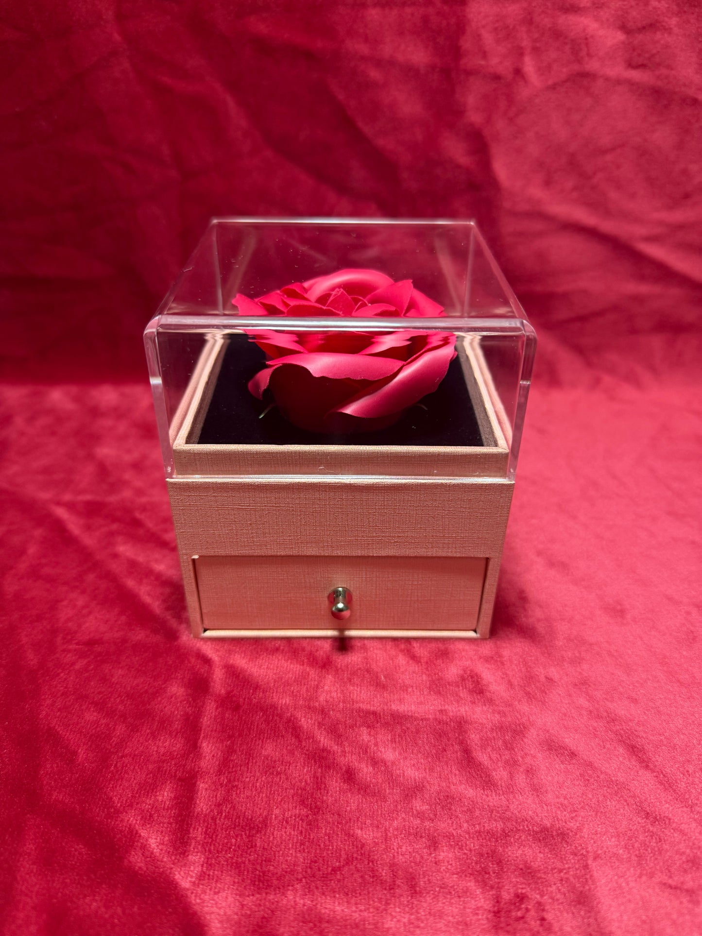 box-con-rosa-rosa-collana-con-cuori