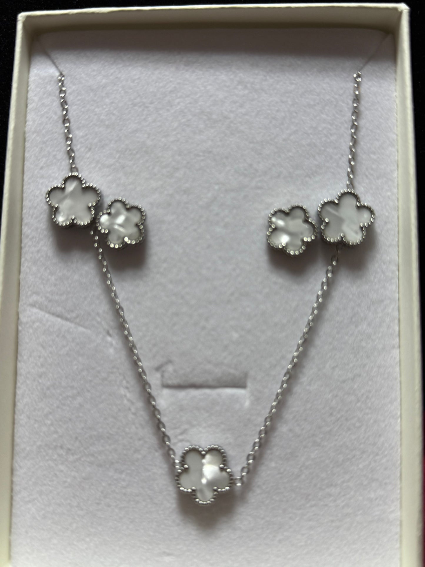 collana-orecchini-modello-van-cleef-bianco