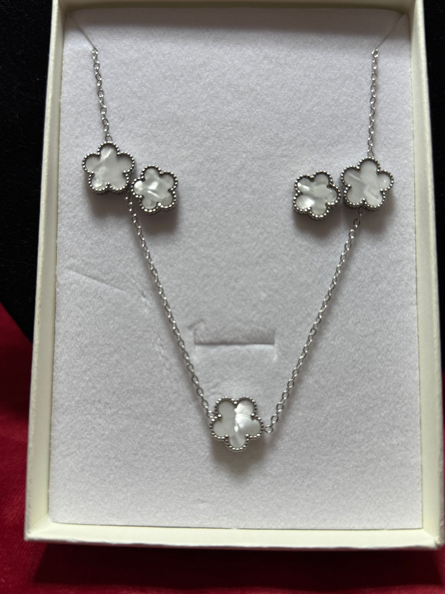 collana-orecchini-modello-van-cleef-bianco