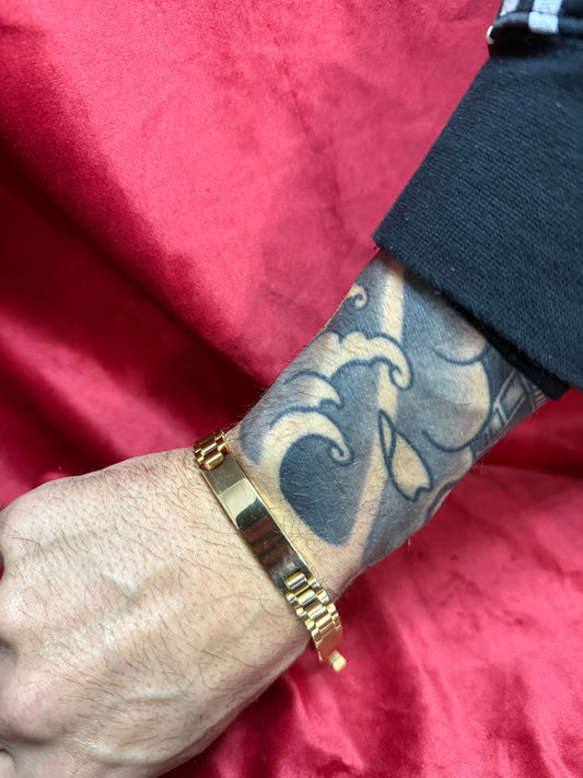 Bracciale-rettangolare-con-incisione-personalizzata