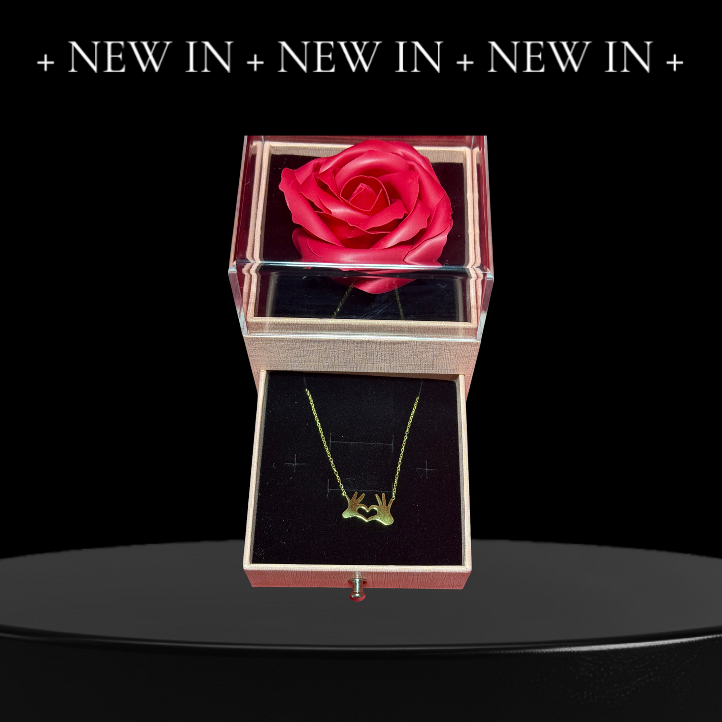 box-con-rosa-rosa-collana-con-cuori